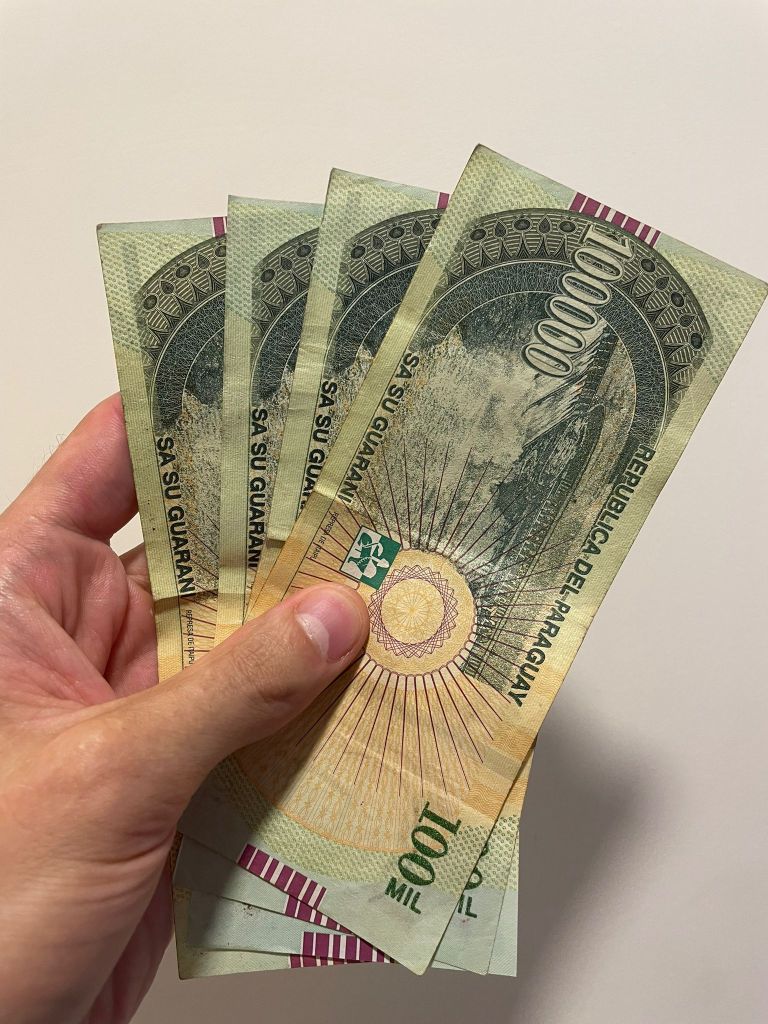 Dinero Paraguay Guarani efectivo cash